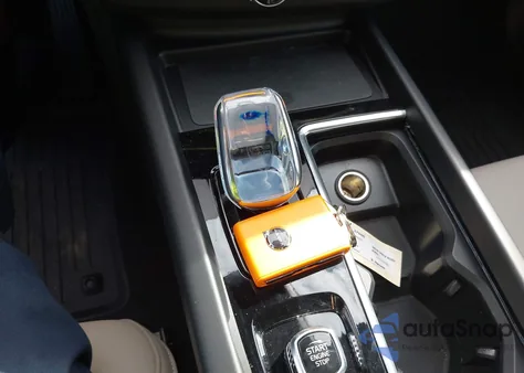 2026 Volvo Xc60 B5 Plus z USA, uszkodzony, nr VIN YV4M12RCXT1375185